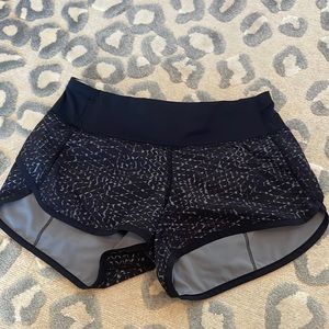 Lulu black with gray pattern speed up shorts-sz 2